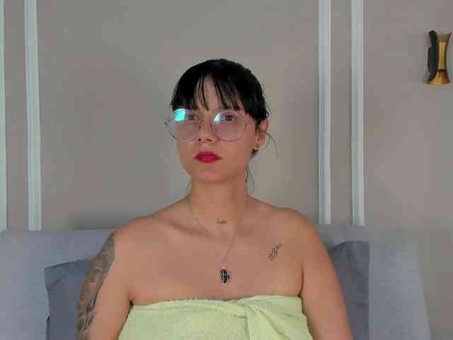 Abril-jones10 webcam