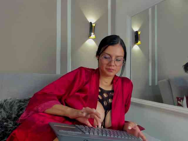 Abril-jones10 webcam