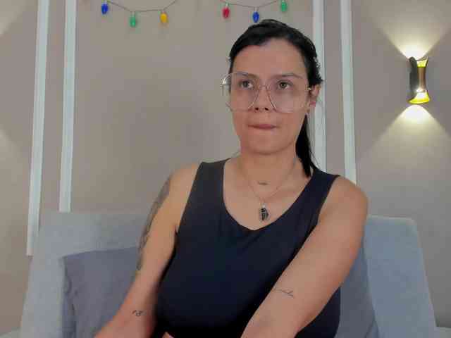 Abril-jones10 webcam