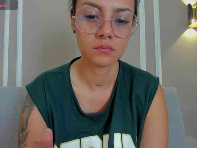 Abril-jones10 webcam