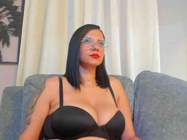 Abril-jones10 webcam