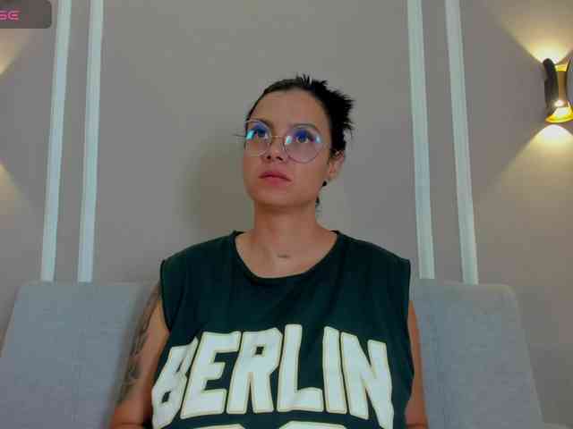 Abril-jones10 webcam