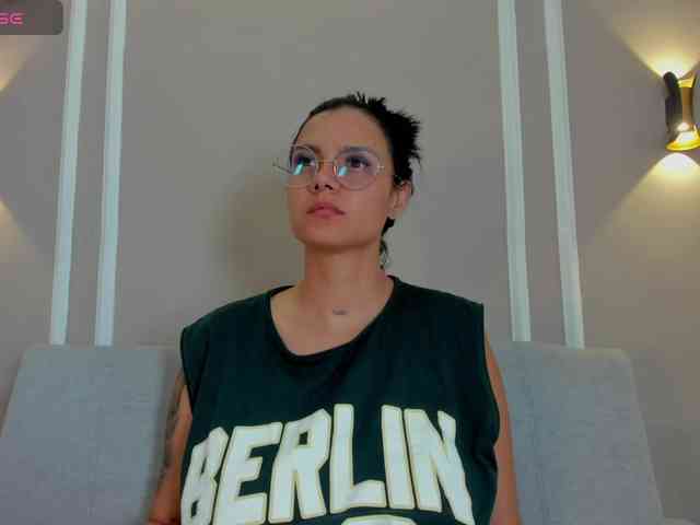 Abril-jones10 webcam