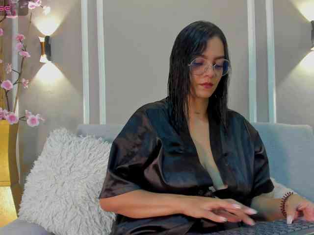 Abril-jones10 webcam