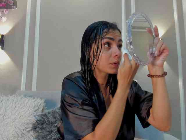 Abril-jones10 webcam