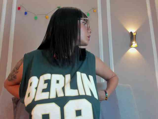 Abril-jones10 webcam