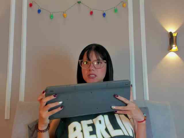 Abril-jones10 webcam