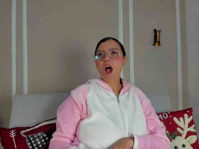 Abril-jones10 webcam