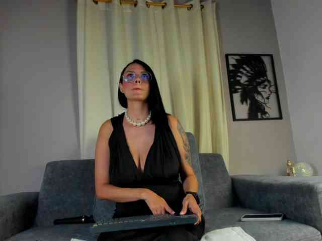 Abril-jones10 webcam