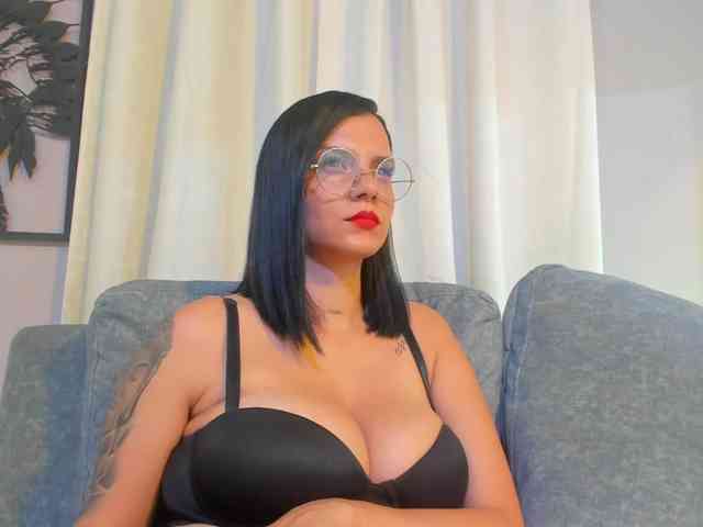 Abril-jones10 webcam