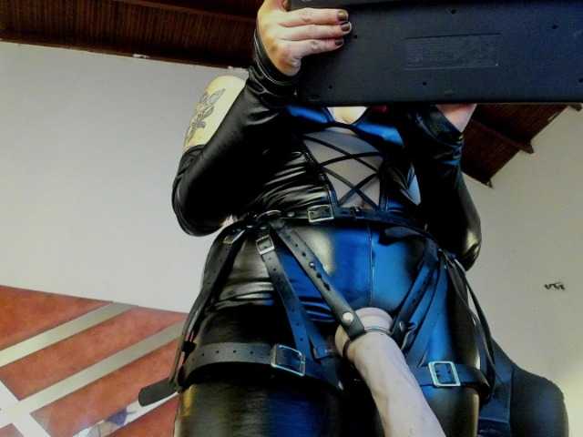 madame-ibby's BongaCams show and profile