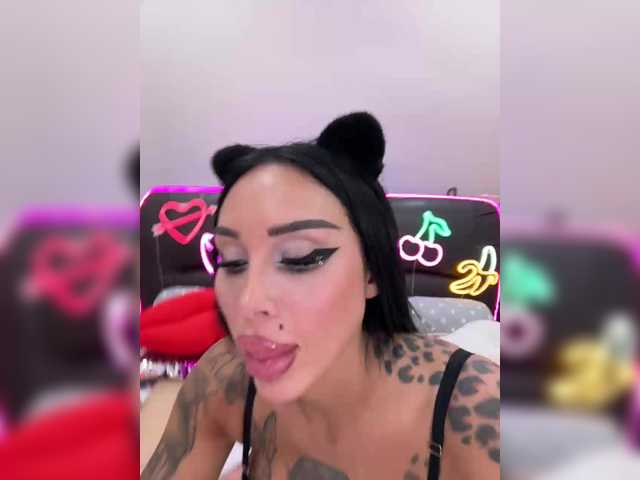 Cristalkate's BongaCams show and profile
