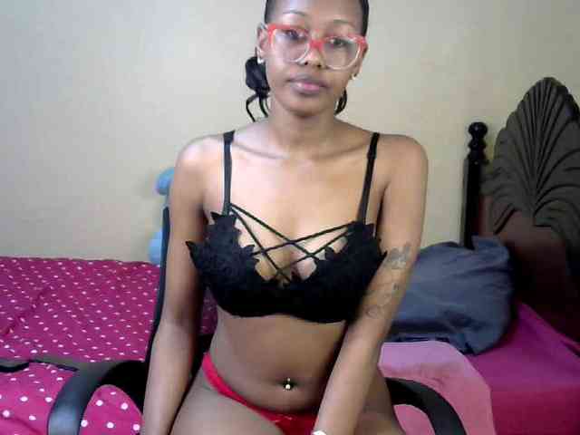 PetiteJasmine webcam