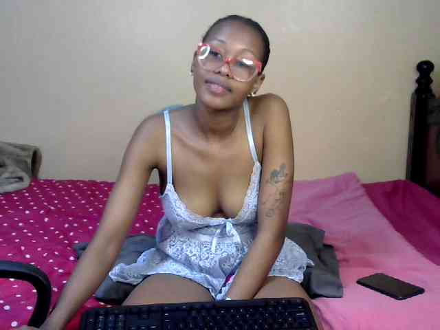 PetiteJasmine webcam