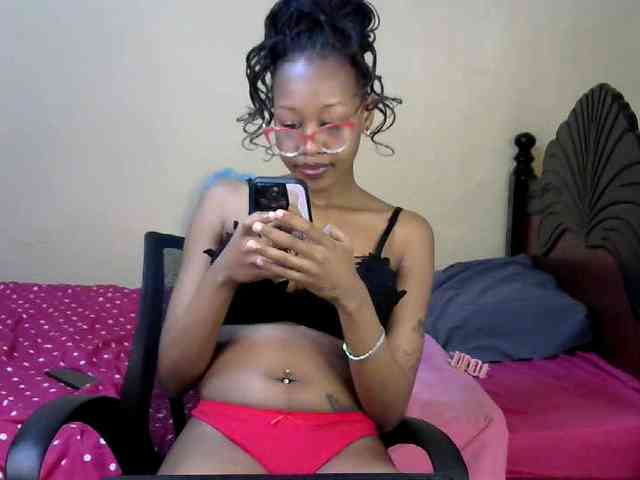 PetiteJasmine webcam