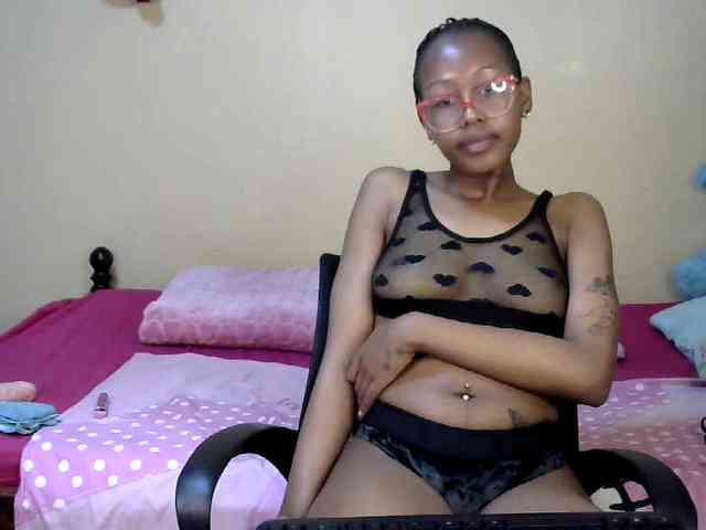PetiteJasmine webcam