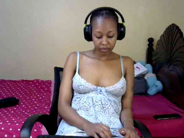 PetiteJasmine webcam
