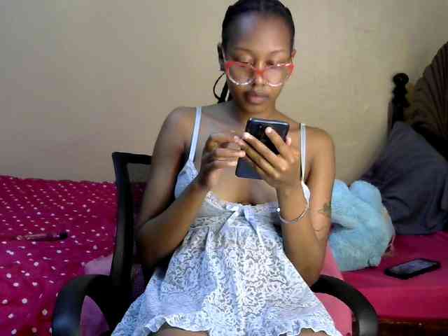PetiteJasmine webcam