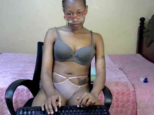 PetiteJasmine webcam