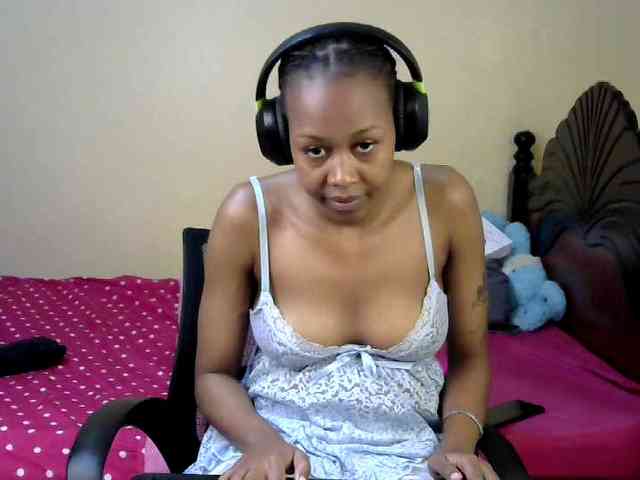 PetiteJasmine webcam