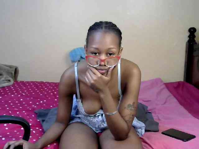 PetiteJasmine webcam