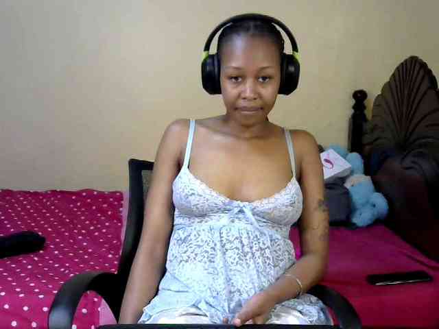 PetiteJasmine webcam
