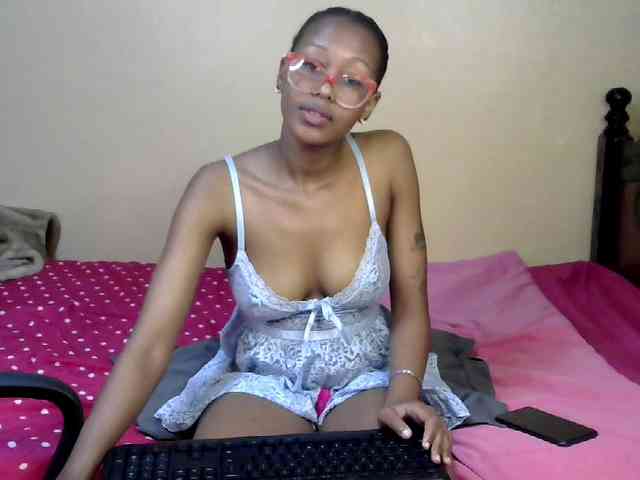 PetiteJasmine webcam