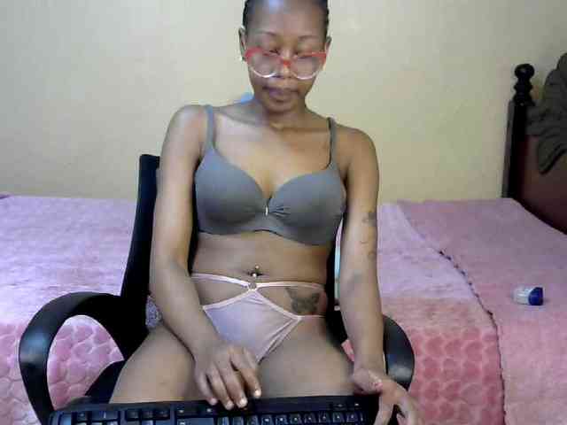 PetiteJasmine webcam