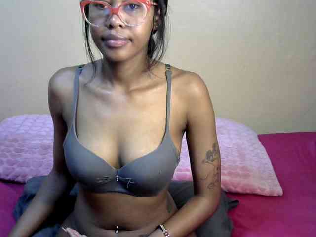 PetiteJasmine webcam