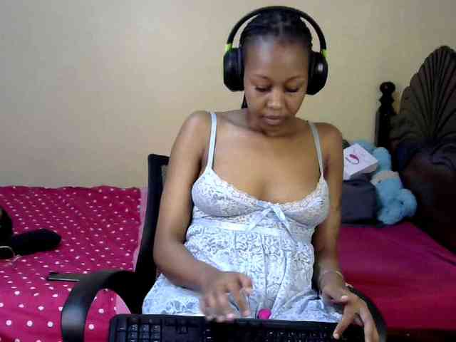 PetiteJasmine webcam