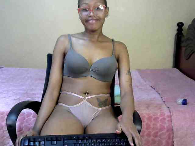 PetiteJasmine webcam