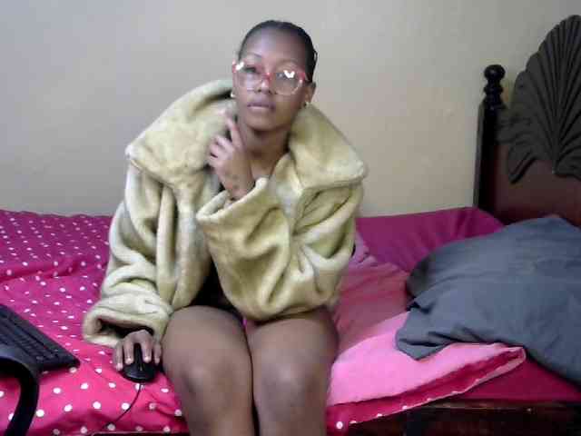 PetiteJasmine webcam