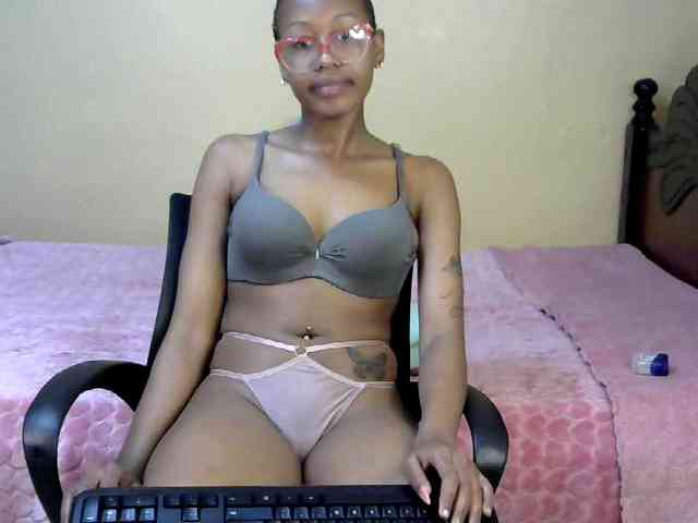 PetiteJasmine webcam