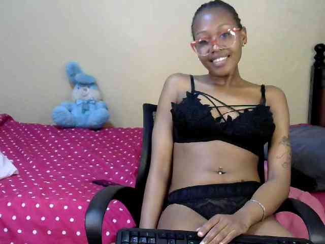 PetiteJasmine webcam