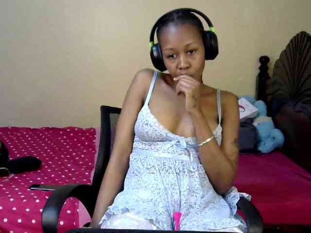 PetiteJasmine webcam