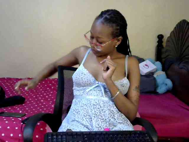 PetiteJasmine webcam