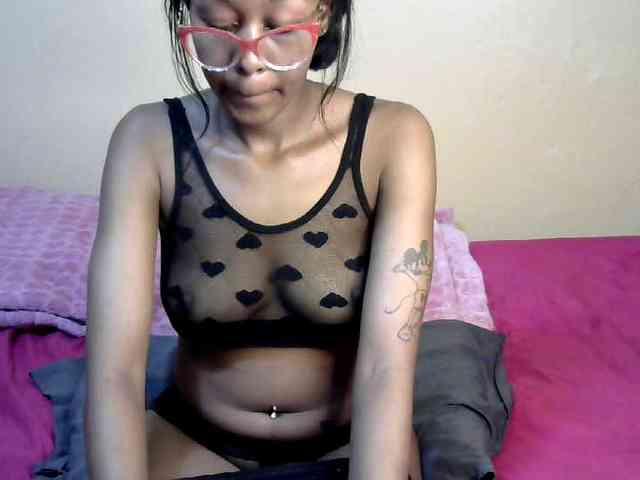 PetiteJasmine webcam