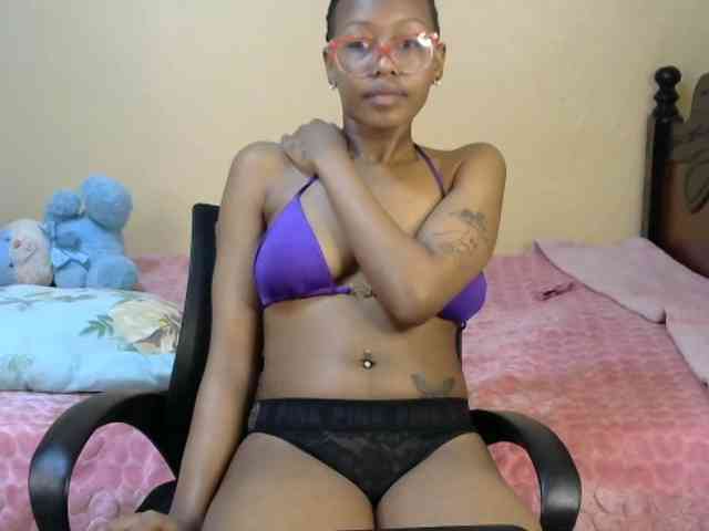 PetiteJasmine webcam