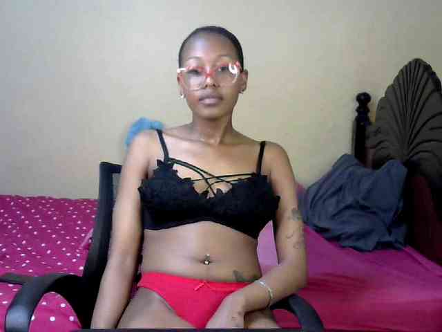 PetiteJasmine webcam