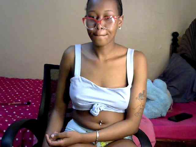 PetiteJasmine webcam