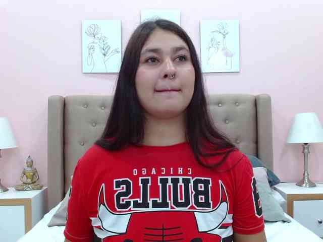 RominaBacker webcam