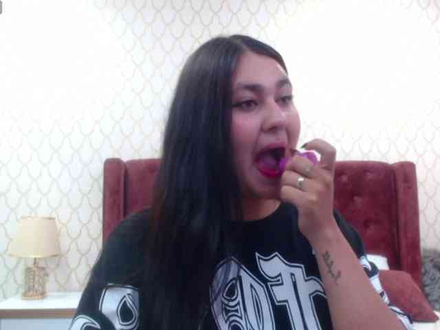 RominaBacker webcam