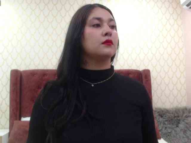 RominaBacker webcam