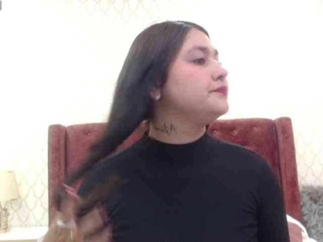 RominaBacker webcam