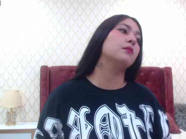 RominaBacker webcam