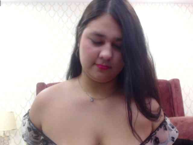 RominaBacker webcam