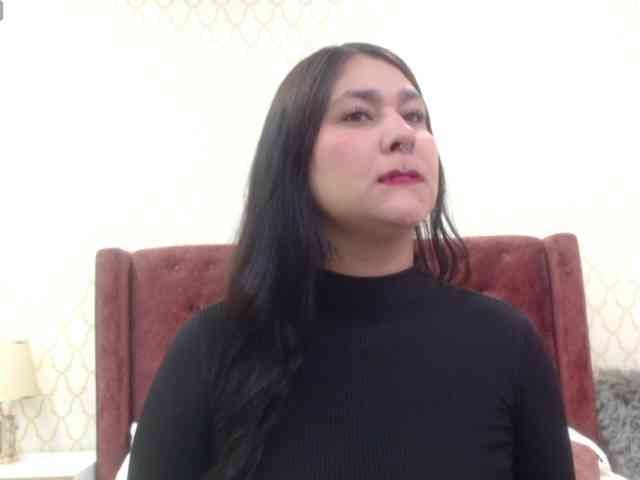 RominaBacker webcam