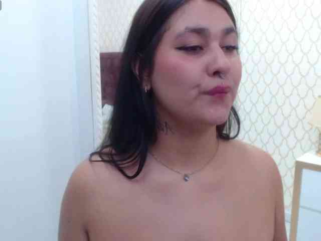 RominaBacker webcam