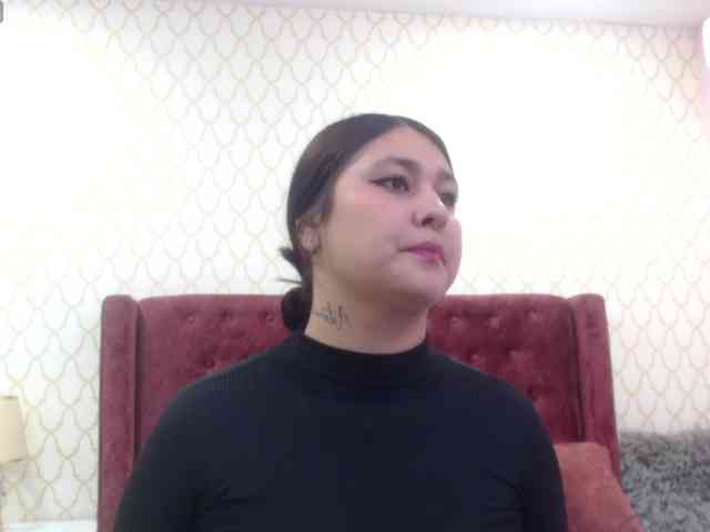 RominaBacker webcam
