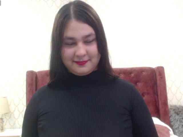 RominaBacker webcam